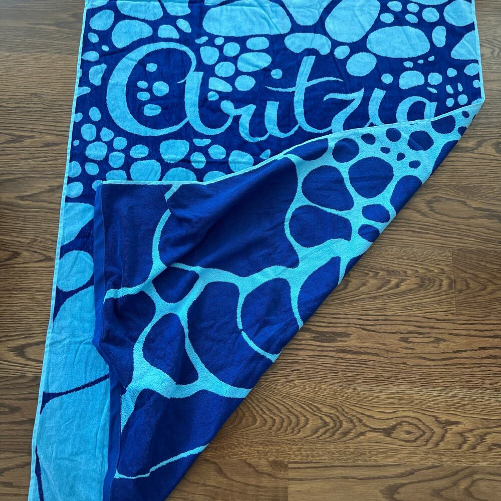 Aritzia Sorel out jumbo beach towel. Designer - Picture 4 of 8